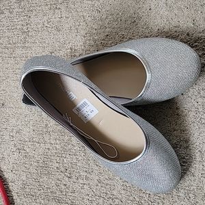 Girls SmartFit Size 3 1/2 SLIP-ON Shiny Silver Shoes